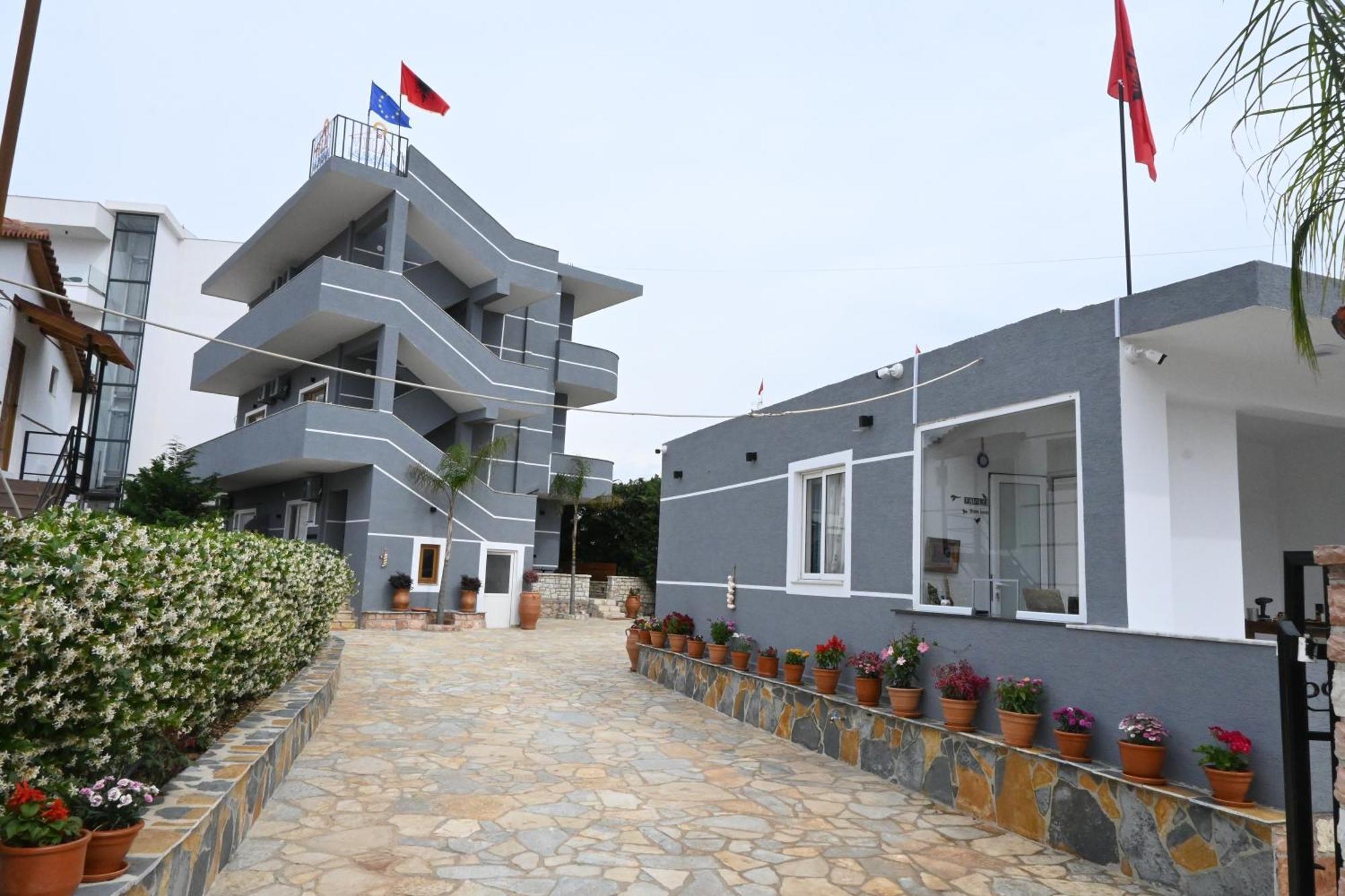 Vila La Familia Ksamil Bagian luar foto