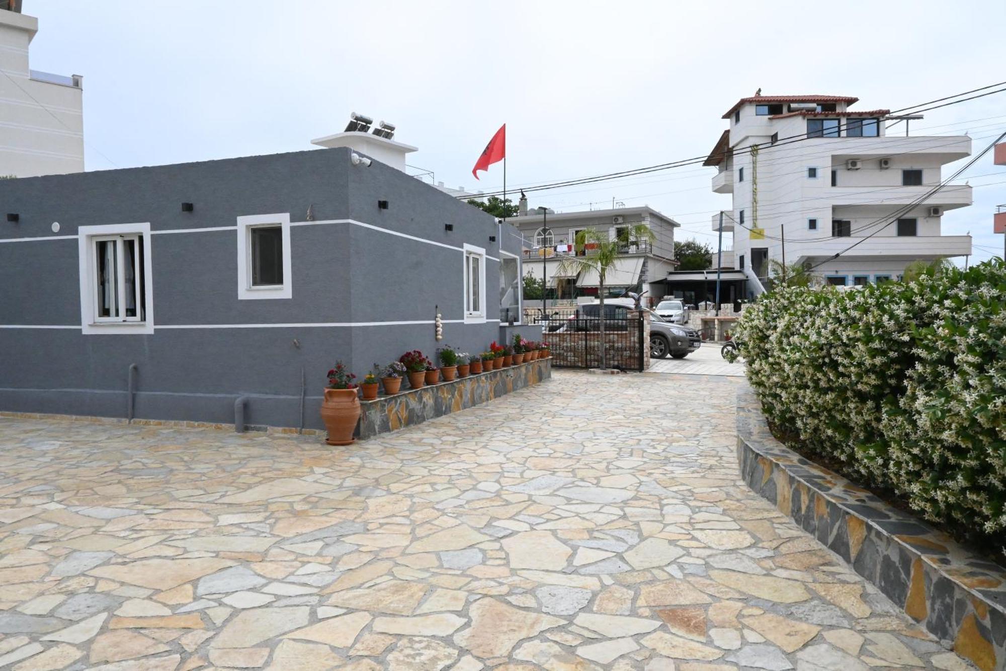 Vila La Familia Ksamil Bagian luar foto