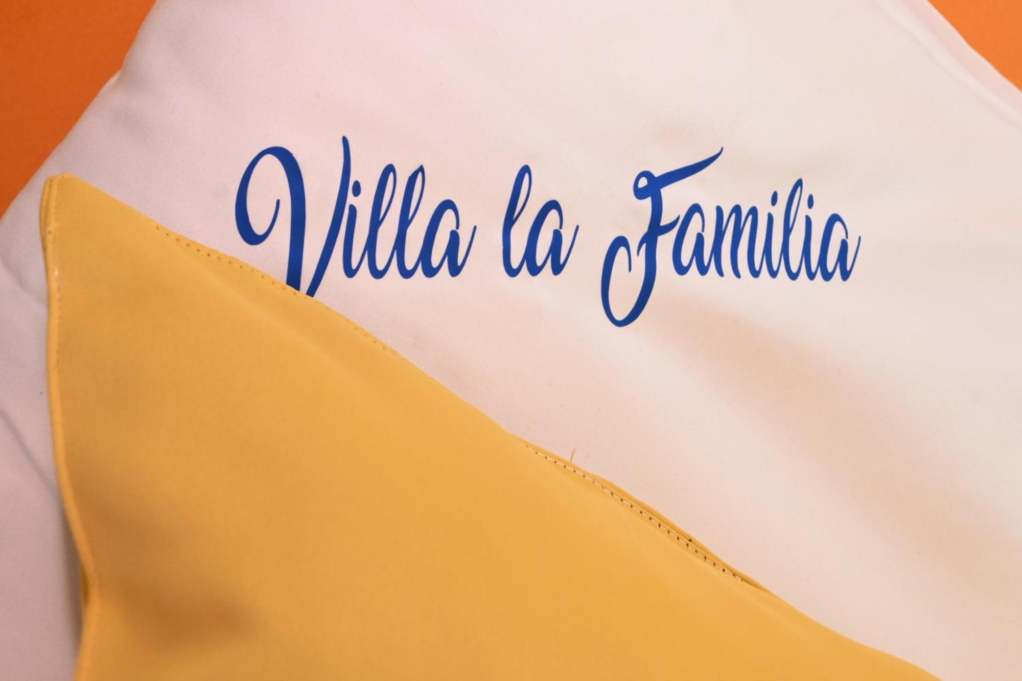 Vila La Familia Ksamil Bagian luar foto