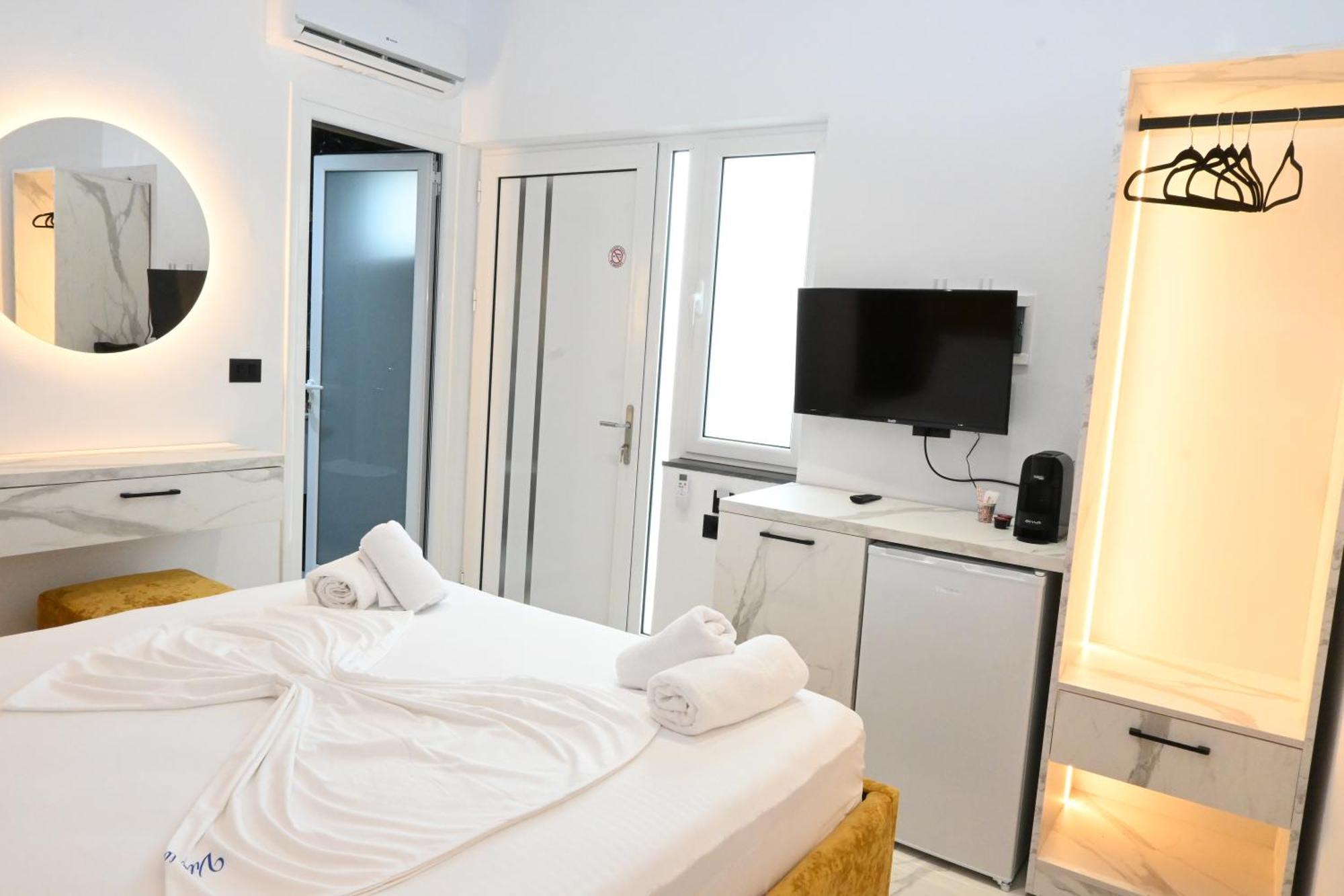 Vila La Familia Ksamil Bagian luar foto