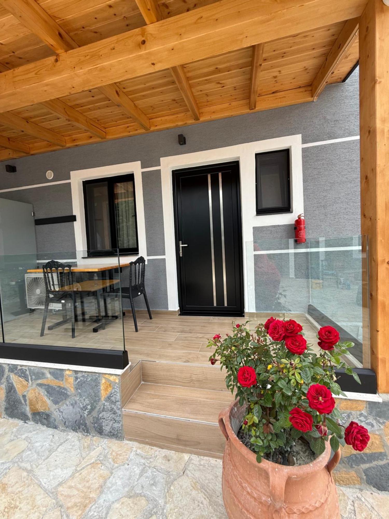Vila La Familia Ksamil Bagian luar foto
